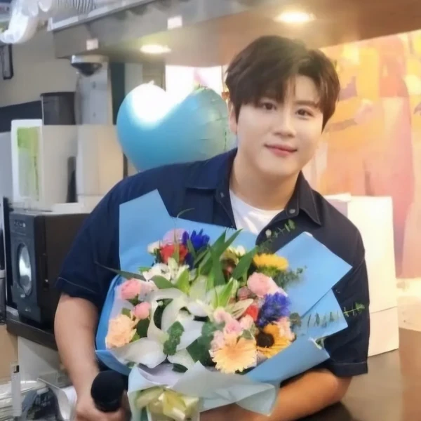 The most loved look of Jin Haesung today