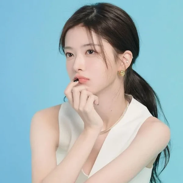 The most loved look of Roh Jeongeui today
