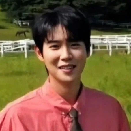 The most loved look of Son Taejin today