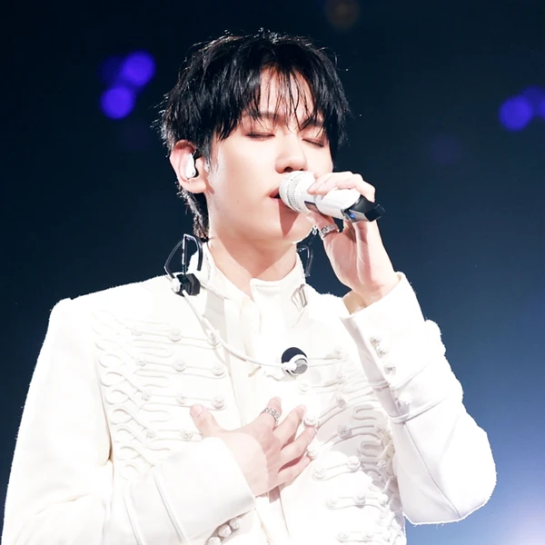 Popular photo full of fans’ love for Baekhyun