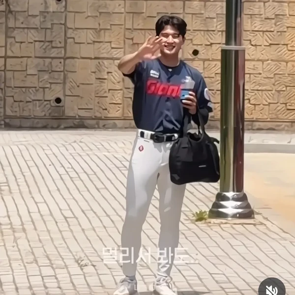 팬들이 사랑하는 윤동희의 인기 프로필 사진