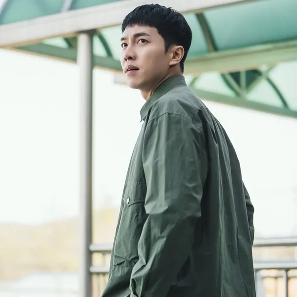 Popular photo full of fans’ love for Lee Seunggi
