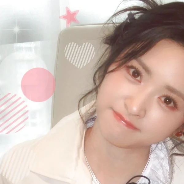 Popular photo full of fans’ love for Shen Yue