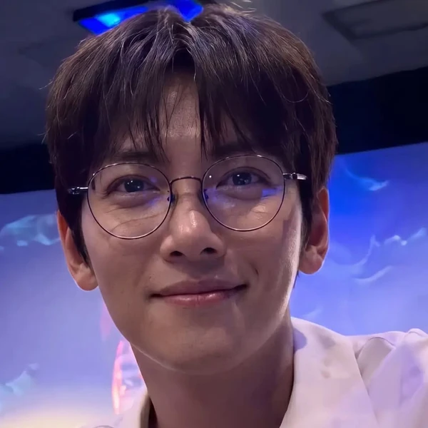 Popular photo full of fans’ love for Ji Changwook