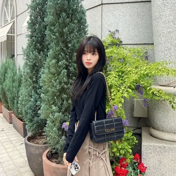 Popular photo full of fans’ love for Roh Jeongeui