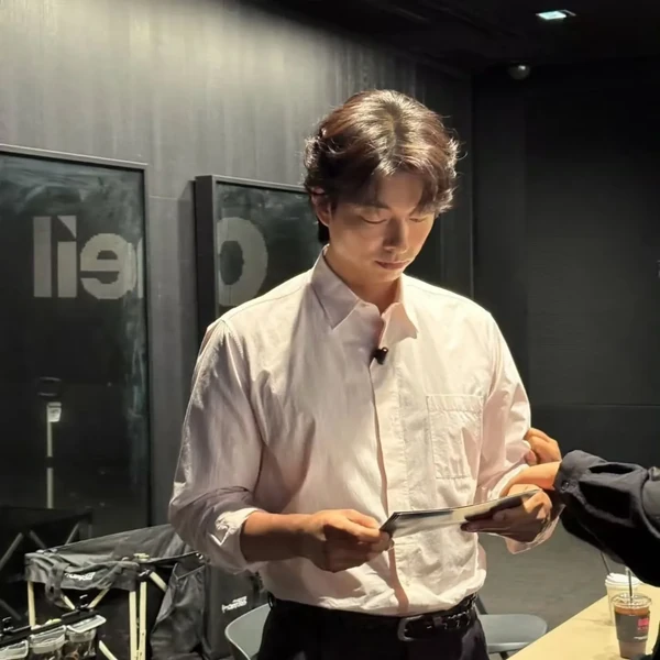 Popular photo full of fans’ love for Gong Yoo