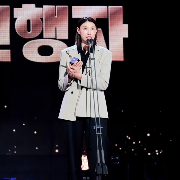 The most loved look of Kim Yeonkoung today