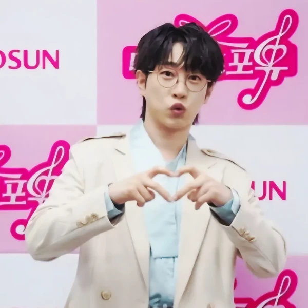 The most loved look of An Sunghoon today