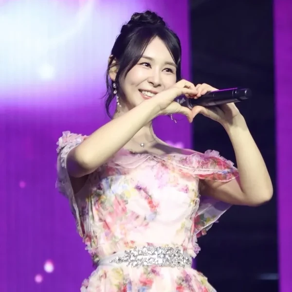 Popular photo full of fans’ love for Yun TaeHwa