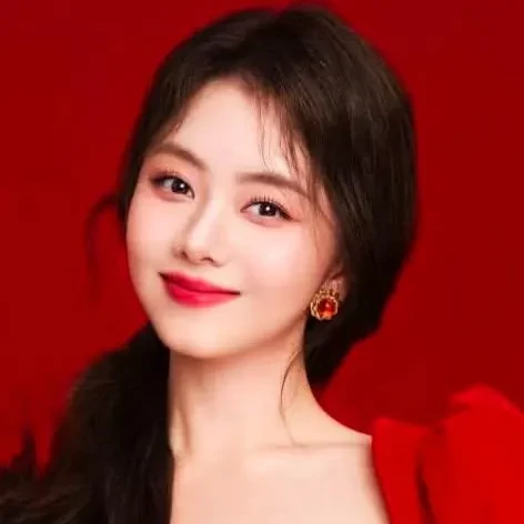The most loved look of Tan Song Yun today