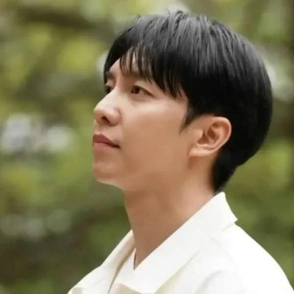 Penampilan Lee Seunggi yang paling disukai hari ini