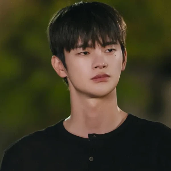 The most loved look of Seo Inguk today