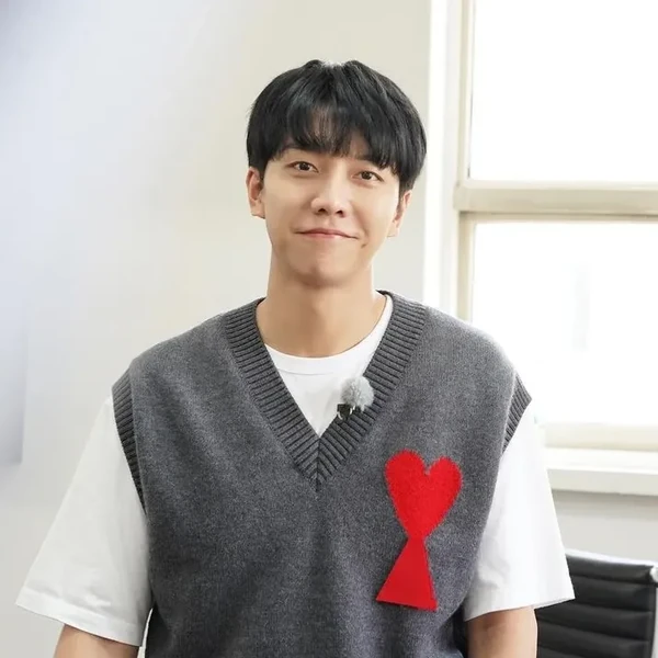 Penampilan Lee Seunggi yang paling disukai hari ini