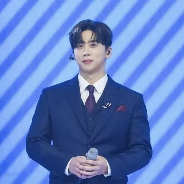 Popular photo full of fans’ love for Namgung Jin