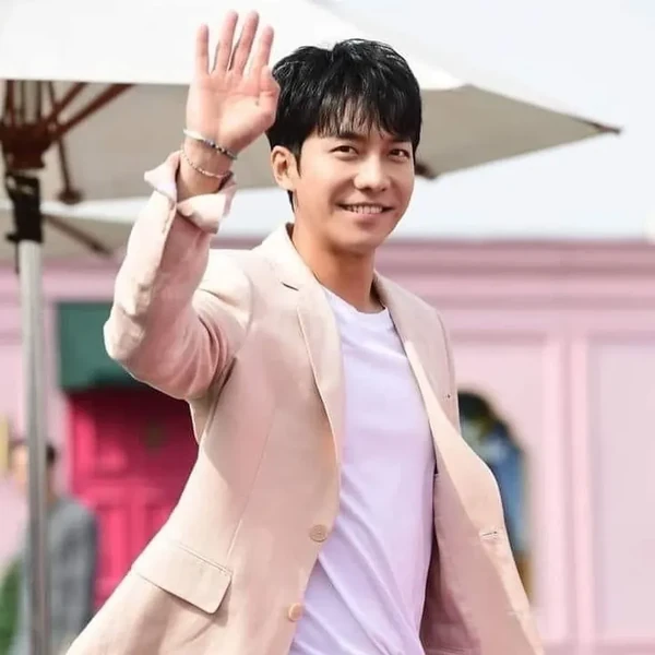 Momen terbaik Lee Seunggi pilihan penggemar