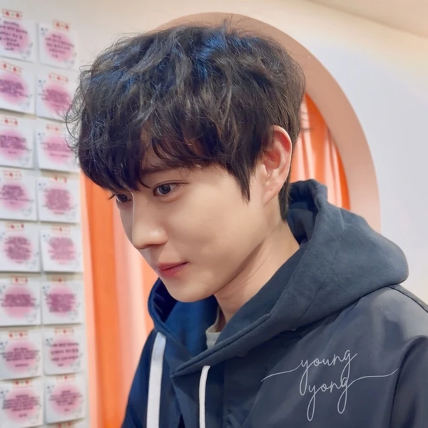 Popular photo full of fans’ love for Kim Youngdae