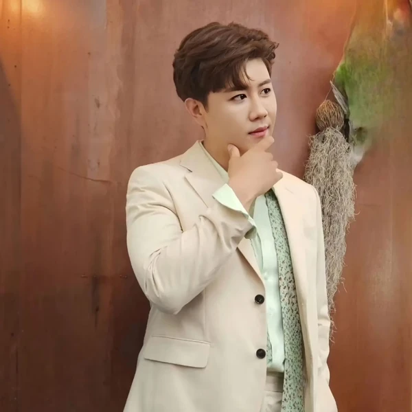 The most loved look of Jin Haesung today