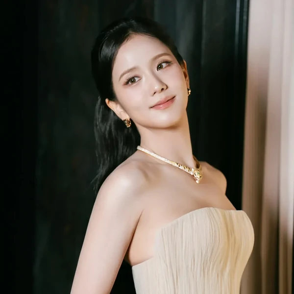 The most loved look of Jisoo (1995) today