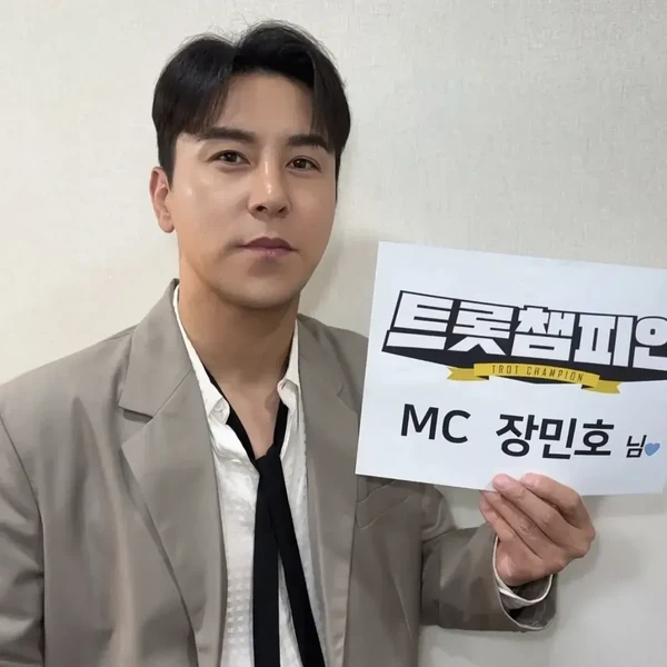 Foto populer Jang Minho yang penuh cinta dari penggemar