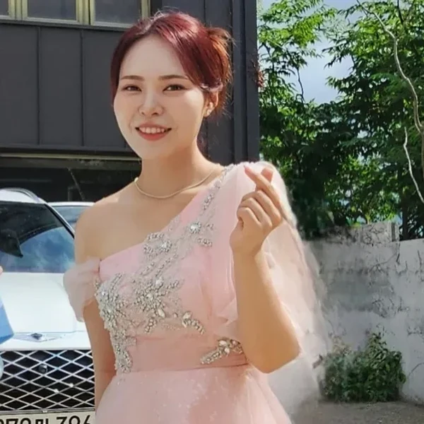 Popular photo full of fans’ love for Miss Kim