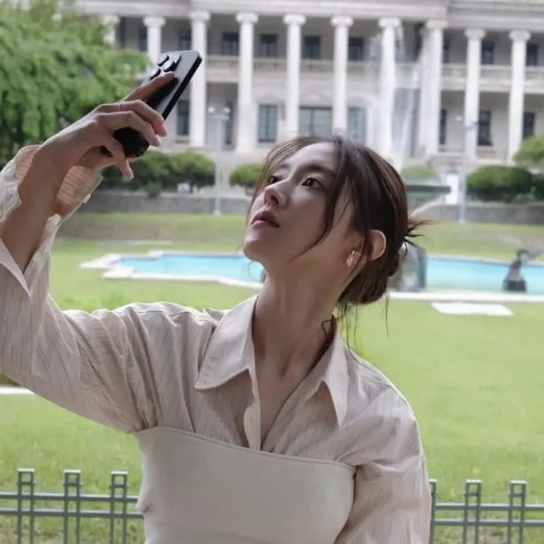 Popular photo full of fans’ love for Lee Seyoung