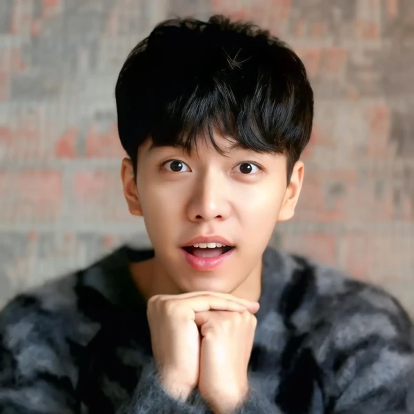 Foto populer Lee Seunggi yang penuh cinta dari penggemar