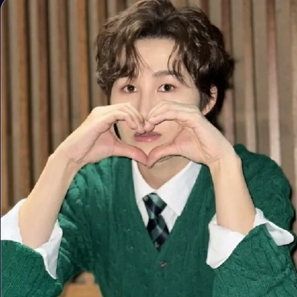 Foto populer Kim Heejae yang penuh cinta dari penggemar