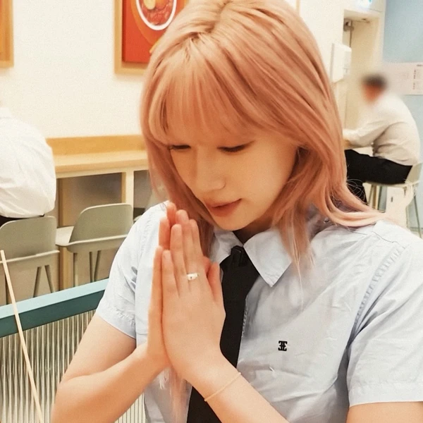 Popular photo full of fans’ love for BADA