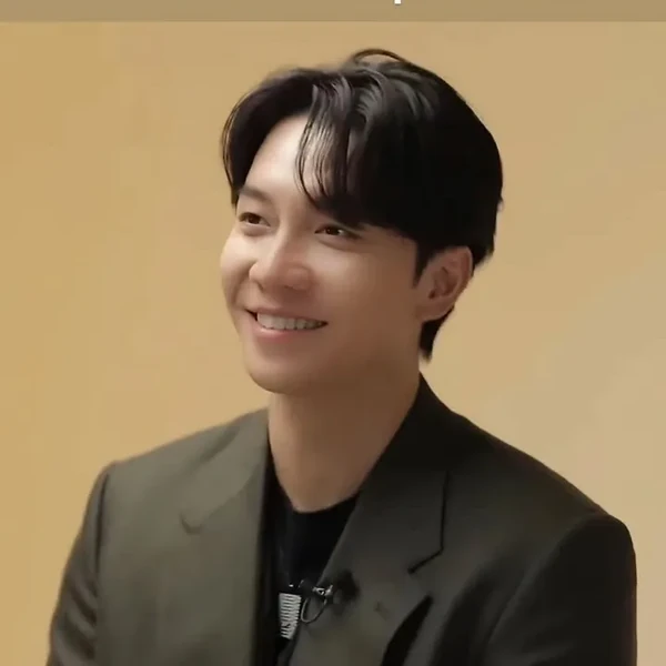 The most loved look of Lee Seunggi today