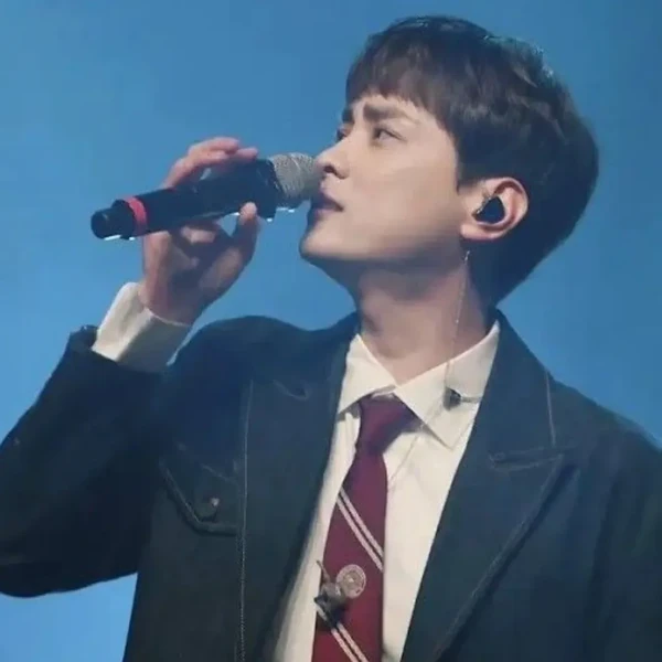 The most loved look of Min Kyunghoon today