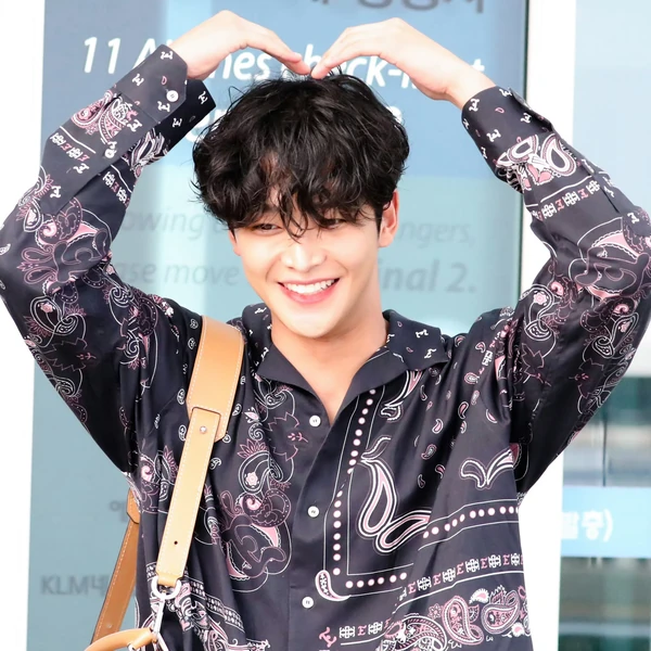 Foto populer Rowoon yang penuh cinta dari penggemar