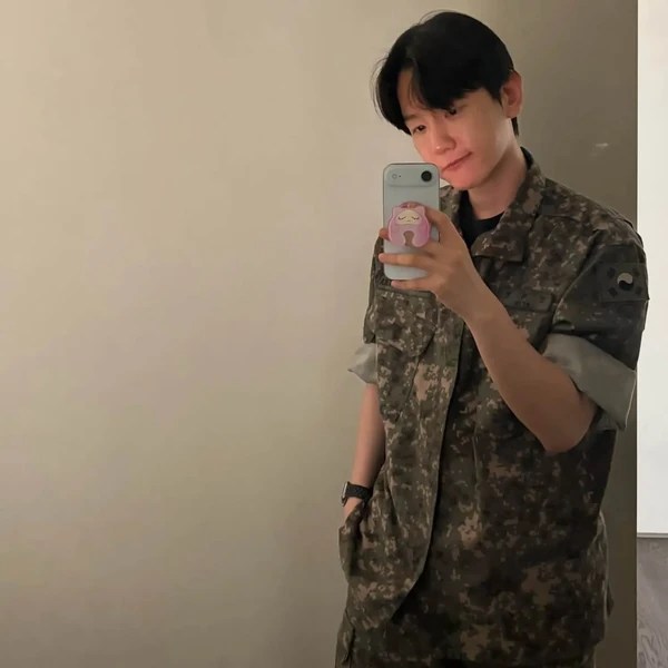 Popular photo full of fans’ love for Baekhyun