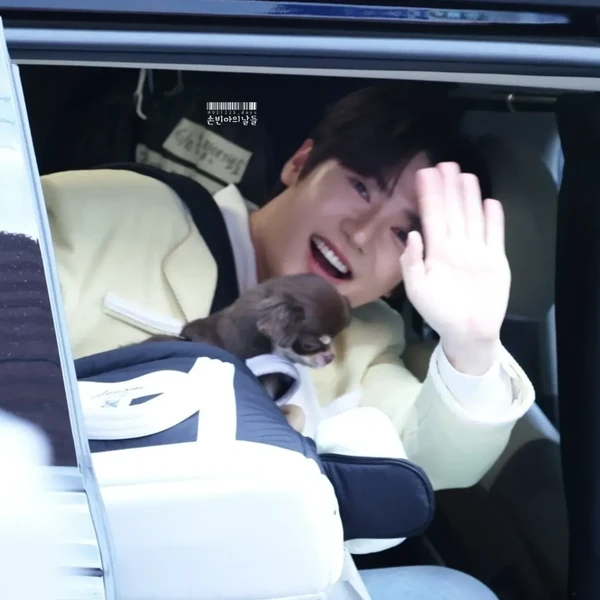 Popular photo full of fans’ love for Son Binah