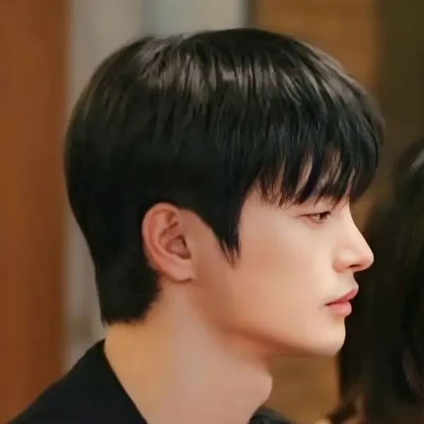 Foto populer Seo Inguk yang penuh cinta dari penggemar