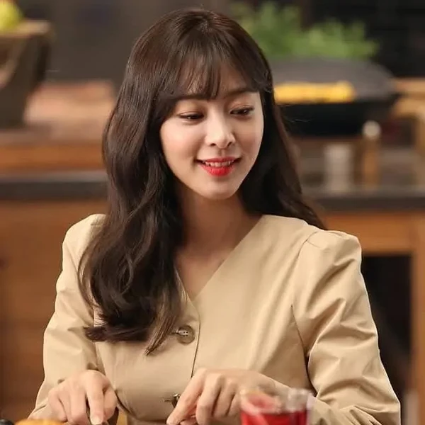 오늘 가장 사랑받은 설인아의 모습