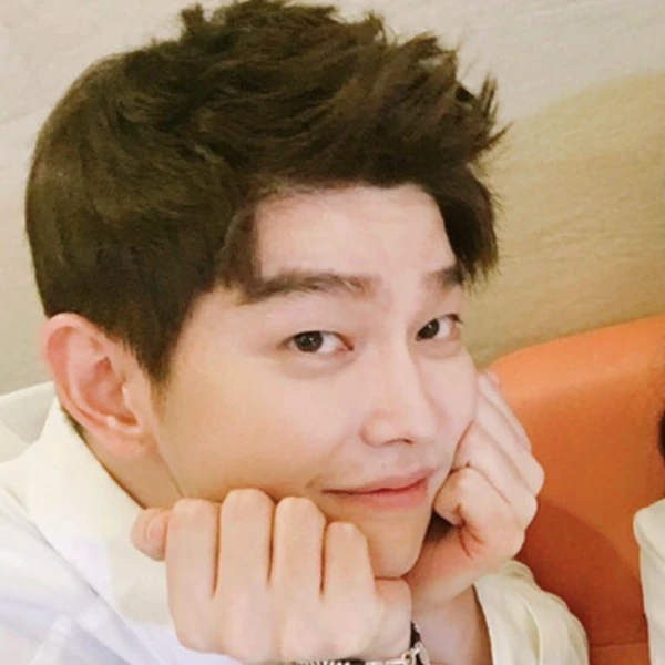 The most loved look of Yoon Kyunsang today