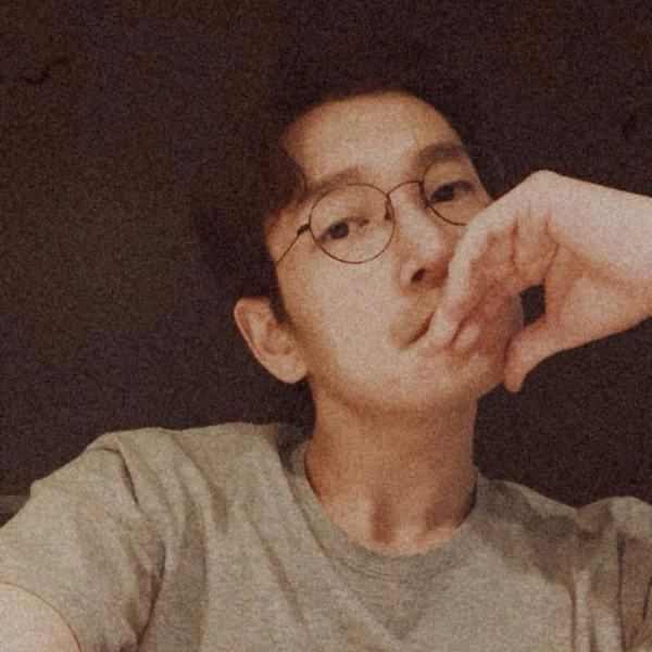 Popular photo full of fans’ love for Cho Seungwoo 