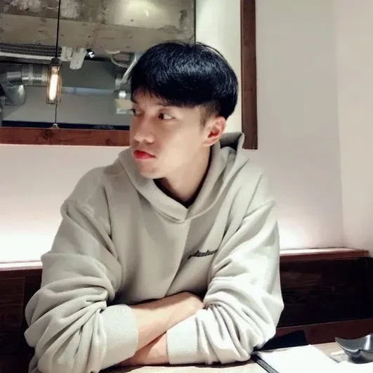 The most loved look of Lee Seunggi today