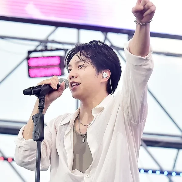 Penampilan Lee Seunggi yang paling disukai hari ini