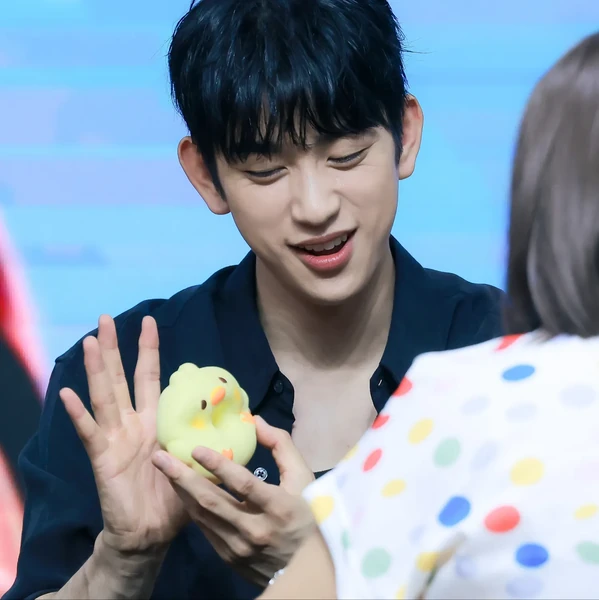 Momen terbaik Park Jinyoung pilihan penggemar