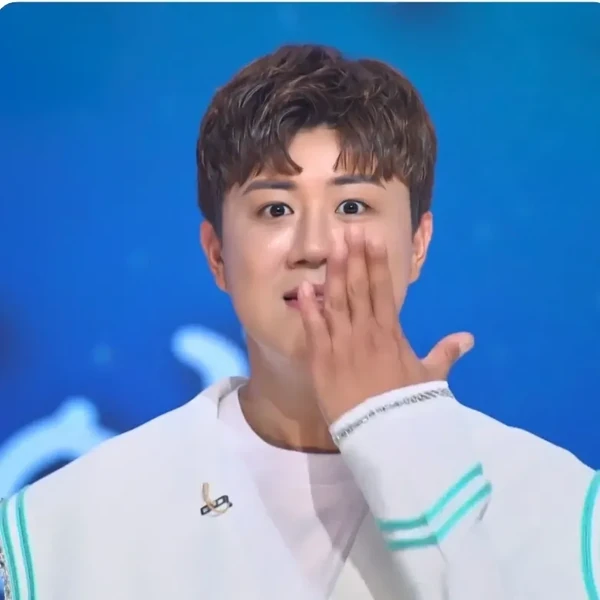 The most loved look of Jin Haesung today