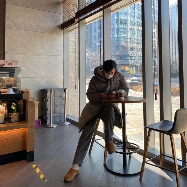 Popular photo full of fans’ love for Kim Jaewook