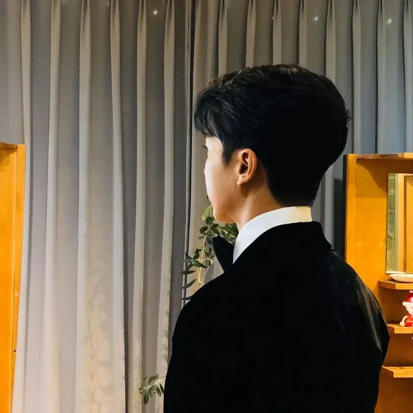 Penampilan Lee Seunggi yang paling disukai hari ini