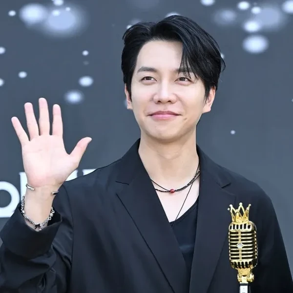 充满粉丝爱意的李升基人气照片