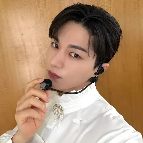 The most loved look of Kim Myungsoo (L) today