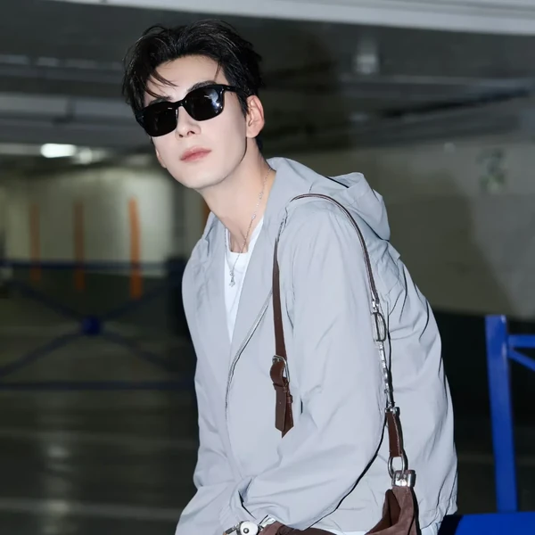 Popular photo full of fans’ love for Chen Xingxu