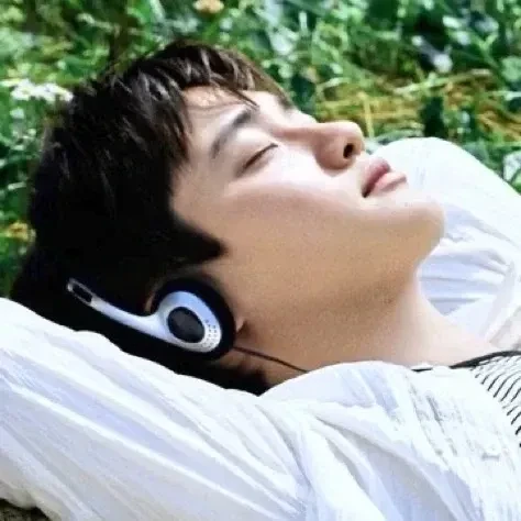 Foto populer Doh Kyungsoo (D.O.) yang penuh cinta dari penggemar
