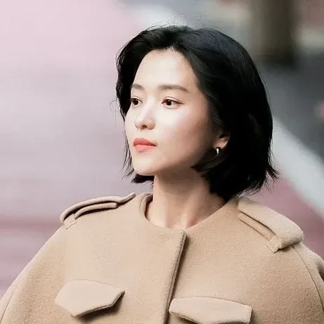 The most loved look of Kim Taeri today
