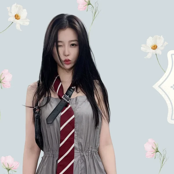 The most loved look of Esther Yu today