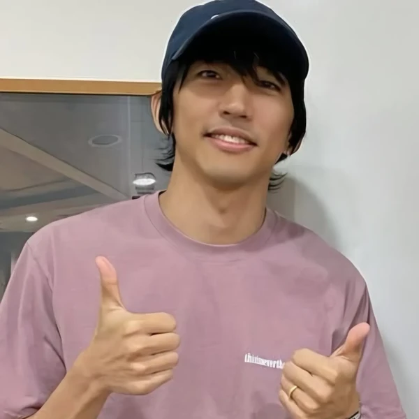 充滿粉絲愛的李承允人氣照片